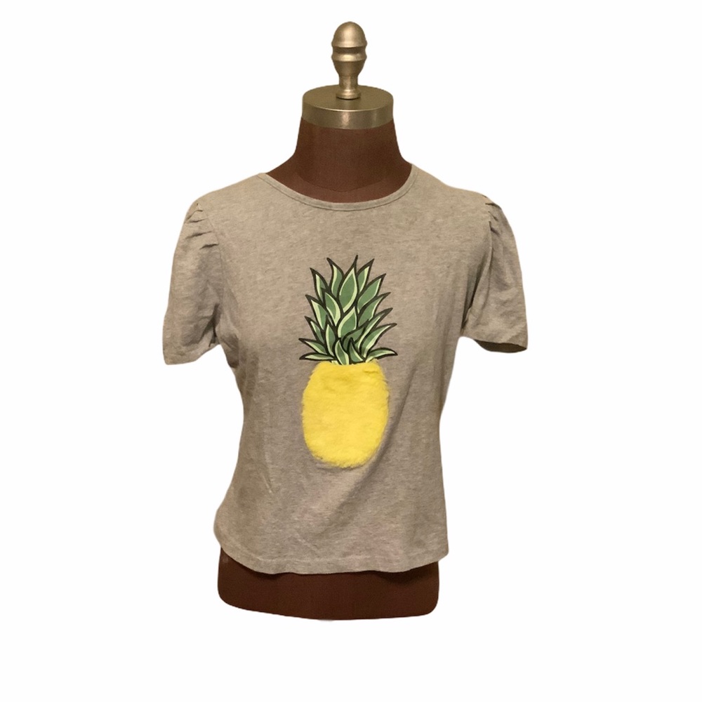 Sale‼️Romeo + Juliet couture pineapple shirt